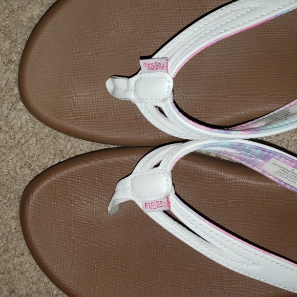 Flojos white split strap flip flops. Sz 8. Comfort foam & arch support. Lightwt - Picture 3 of 7
